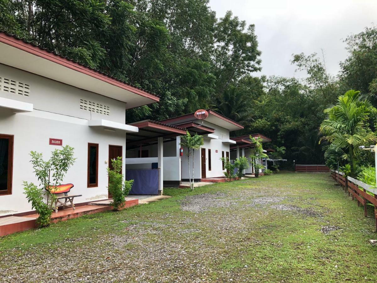 Thanathorn Guesthouse Trang Exterior photo